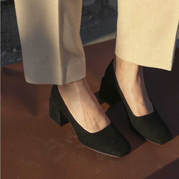 LoQ Villa Pumps - Picture 2 of 8